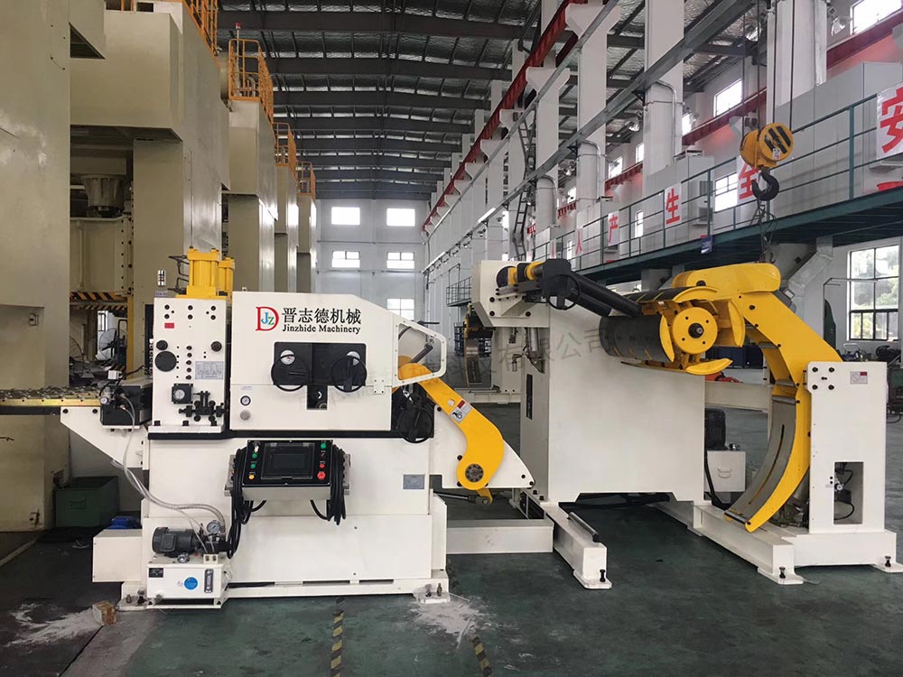 汽車配件三合一送料機 汽車配件三合一送料機