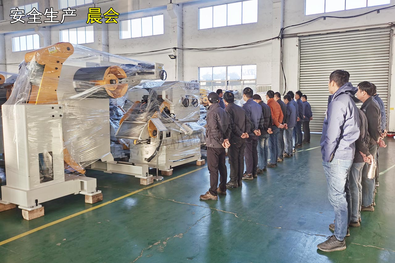 三合一送料機(jī)車間安全晨會 三合一送料機(jī)車間安全晨會