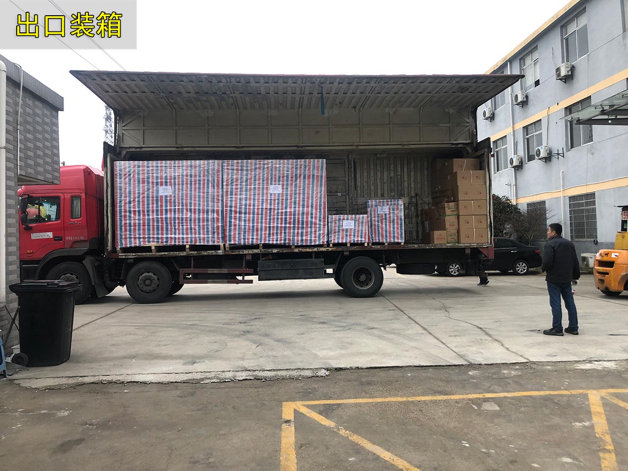 二合一數(shù)控送料機裝箱出口 二合一數(shù)控送料機裝箱出口