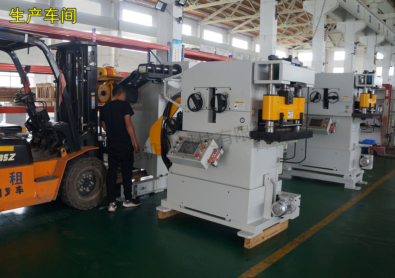 沖床送料機(jī)出貨 沖床送料機(jī)出貨