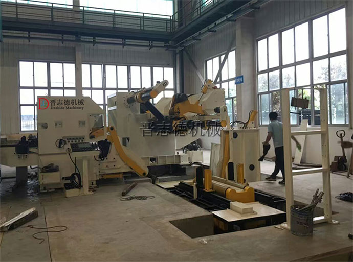 高張力三合一送料機(jī)操作 高張力三合一送料機(jī)操作