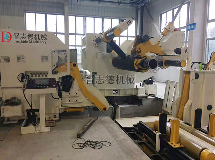 1600高張力三合一送料機(jī) 1600高張力三合一送料機(jī)