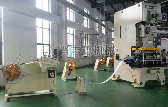 滾輪送料機(jī)配精密沖床 滾輪送料機(jī)配精密沖床