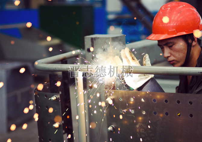 送料機(jī)生產(chǎn)部焊接現(xiàn)場 送料機(jī)生產(chǎn)部焊接現(xiàn)場