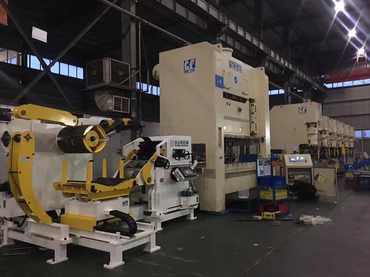 湖北三合一送料機,湖北數(shù)控送料機 湖北三合一送料機,湖北數(shù)控送料機