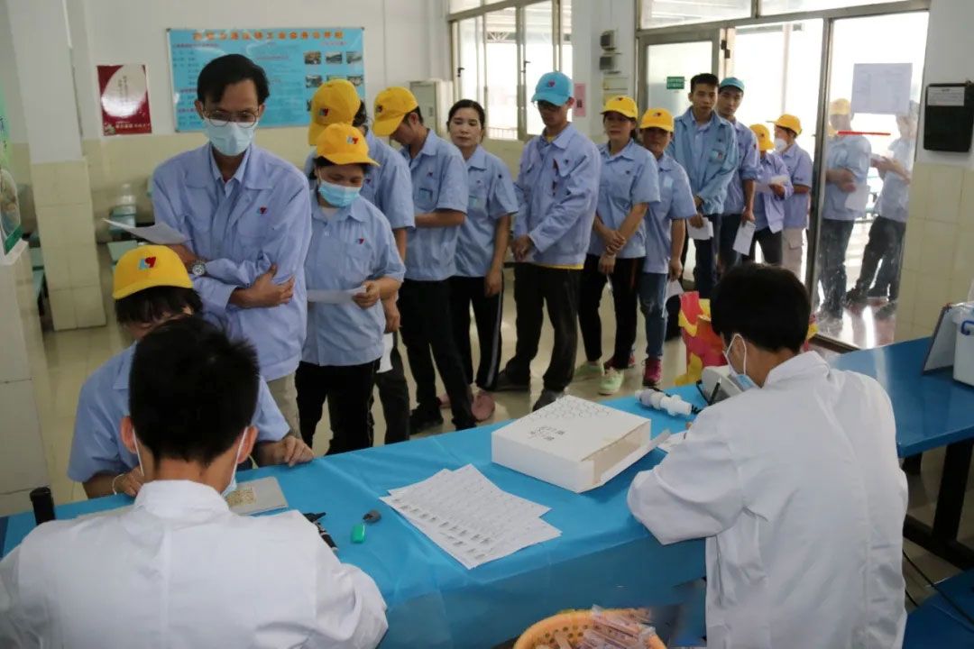 三合一送料機(jī)廠員工體檢 三合一送料機(jī)廠員工體檢