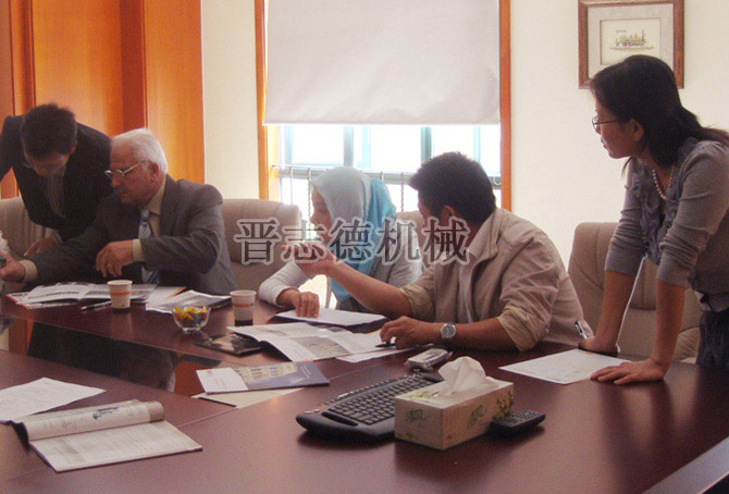 國(guó)外送料機(jī)客戶來(lái)訪