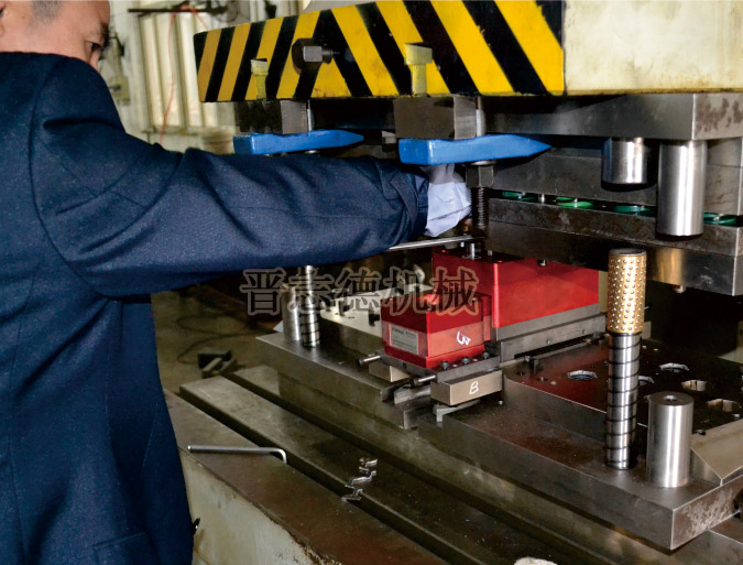 模內(nèi)攻牙機保養(yǎng) 模內(nèi)攻牙機保養(yǎng)