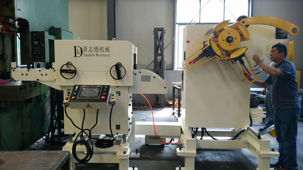 上海薄板三合一送料機,上海數(shù)控送料機 上海薄板三合一送料機,上海數(shù)控送料機