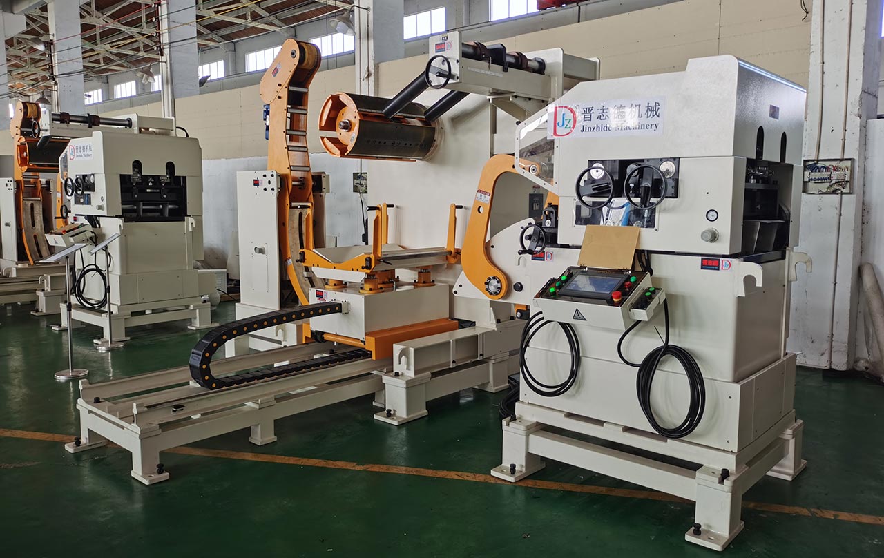 浙江客戶驗(yàn)收三合一送料機(jī) 浙江客戶驗(yàn)收三合一送料機(jī)