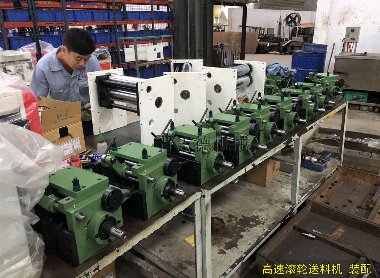 高速滾輪送料機(jī)裝配,高速滾輪送料機(jī)生產(chǎn) 高速滾輪送料機(jī)裝配,高速滾輪送料機(jī)生產(chǎn)