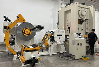 沖壓三合一送料機(jī),三合一伺服送料機(jī)