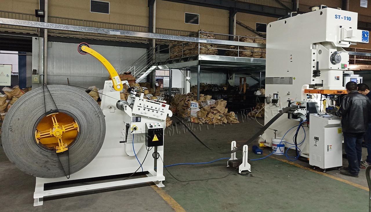 二合一料架兼整平機(jī)應(yīng)用,料架兼整平機(jī)配NC送料機(jī),二合一料架兼整平機(jī)配NC送料機(jī) 二合一料架兼整平機(jī)應(yīng)用,料架兼整平機(jī)配NC送料機(jī),二合一料架兼整平機(jī)配NC送料機(jī)